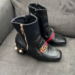 Black boots 7.5